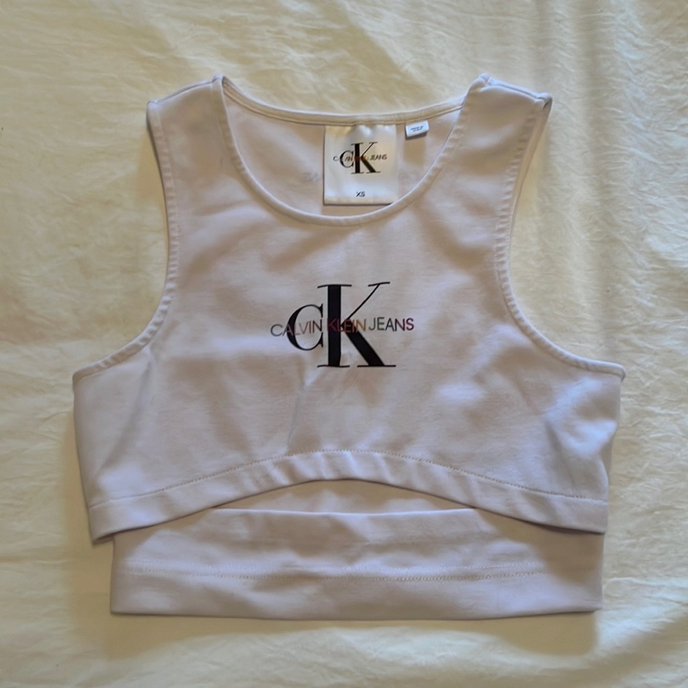 Used Calvin klein women’s Top  size XS in white color